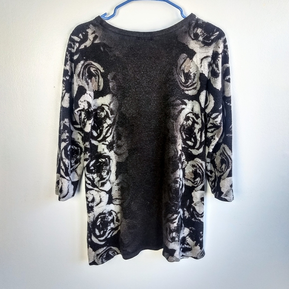 5/$30 East of 7th Black/Grey Roses Sweater Blouse - Picture 3 of 5